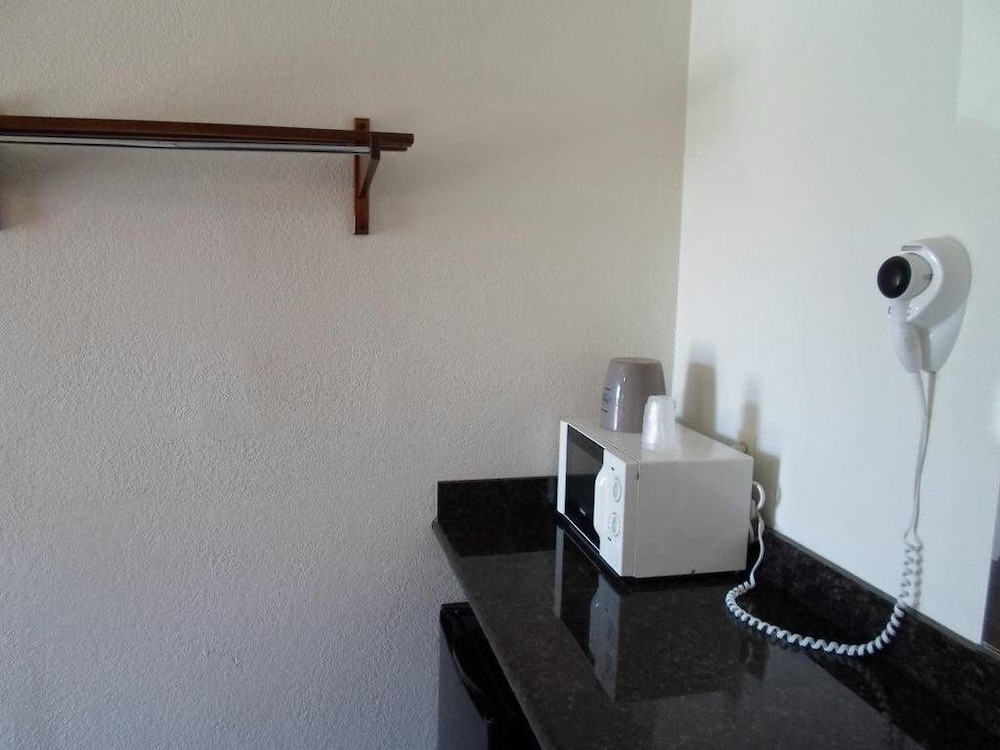 Economy Inn Morgan Hill - photo 13