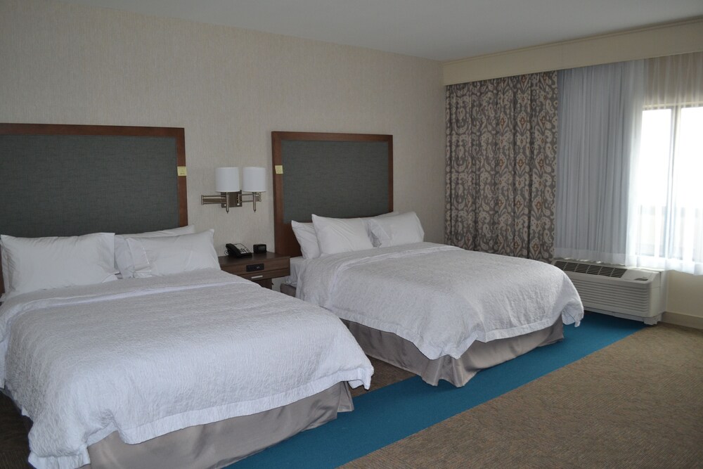 Hampton Inn Pratt - photo 13