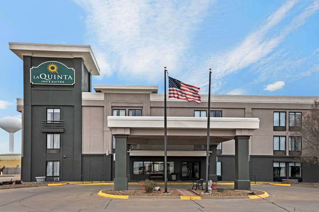 La Quinta Inn & Suites by Wyndham Salina - photo 5