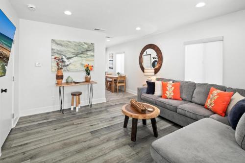Modern 1 BR Beach Waves and Sunshine — 4-Star Luxury Hotel in San Diego, United States