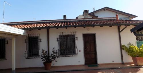 Casa Nuccia gentili david — 4-Star Luxury Hotel in Marina Di Massa, Italy