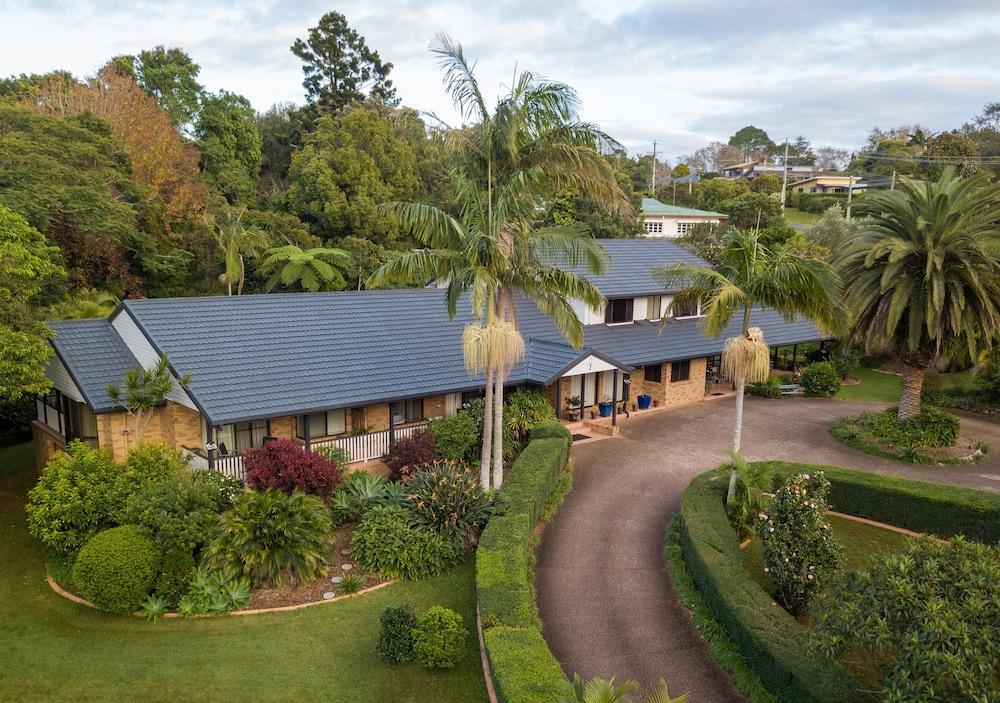 Mountain Sanctuary B&B — 4-Star Luxury Hotel in Tamborine Mountain, Australia