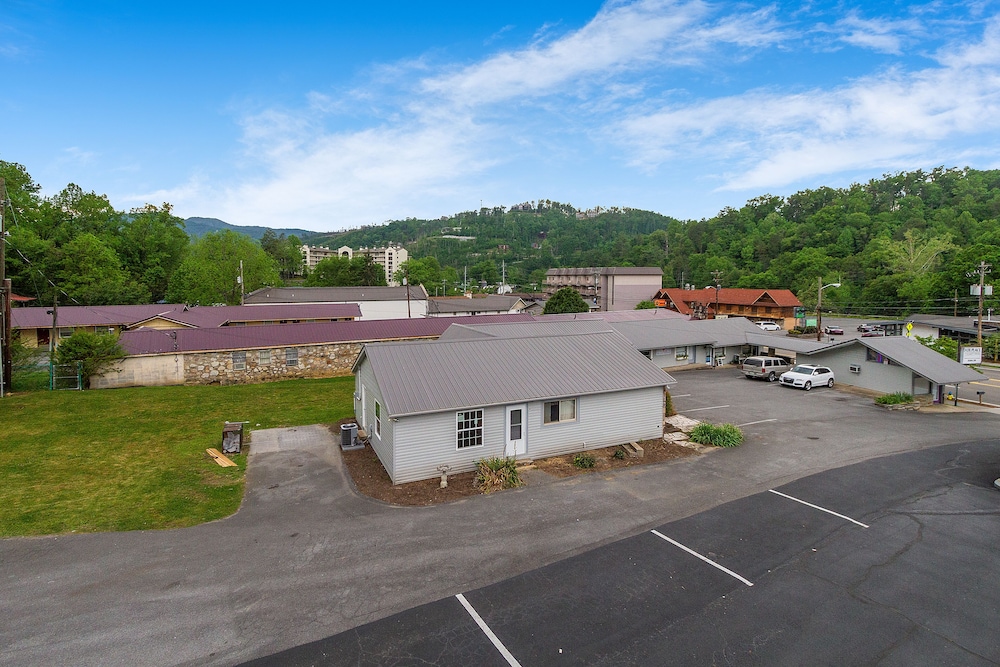 Gatlinburg Mountain Inn - photo 22