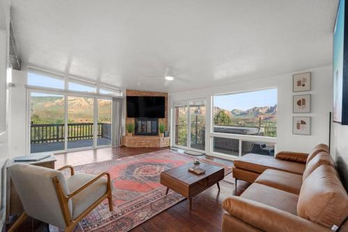 Luxury Uptown home with Views and Hot Tub — 4-Star Luxury Hotel in Sedona, United States