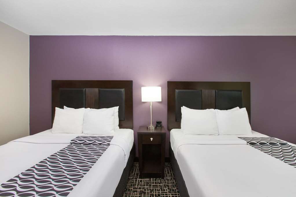 La Quinta Inn & Suites by Wyndham Blue Springs - photo 18