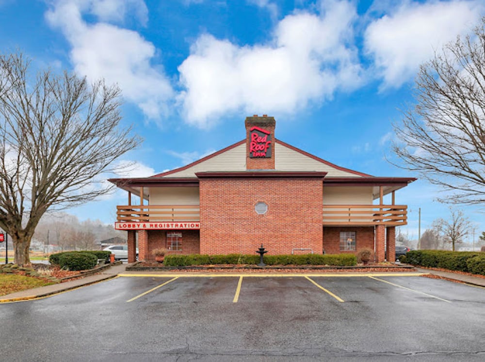 Red Roof Inn Uhrichsville - featured photo