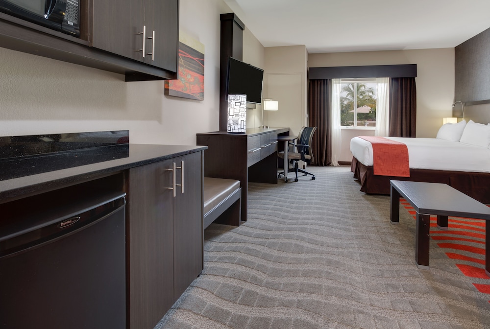 Holiday Inn Express Hotel Naples Downtown 5th Avenue - photo 5