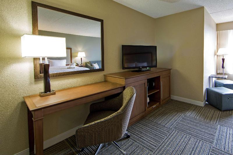 Hampton Inn Philadelphia International Airport - photo 15