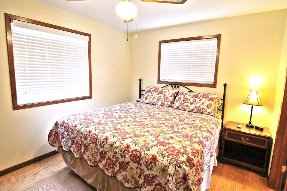 Peach Tree Inn & Suites - photo 14