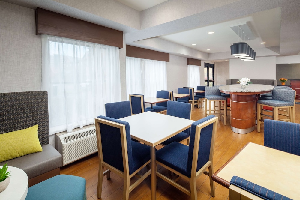 Hampton Inn Lexington South Keeneland Airport - photo 25