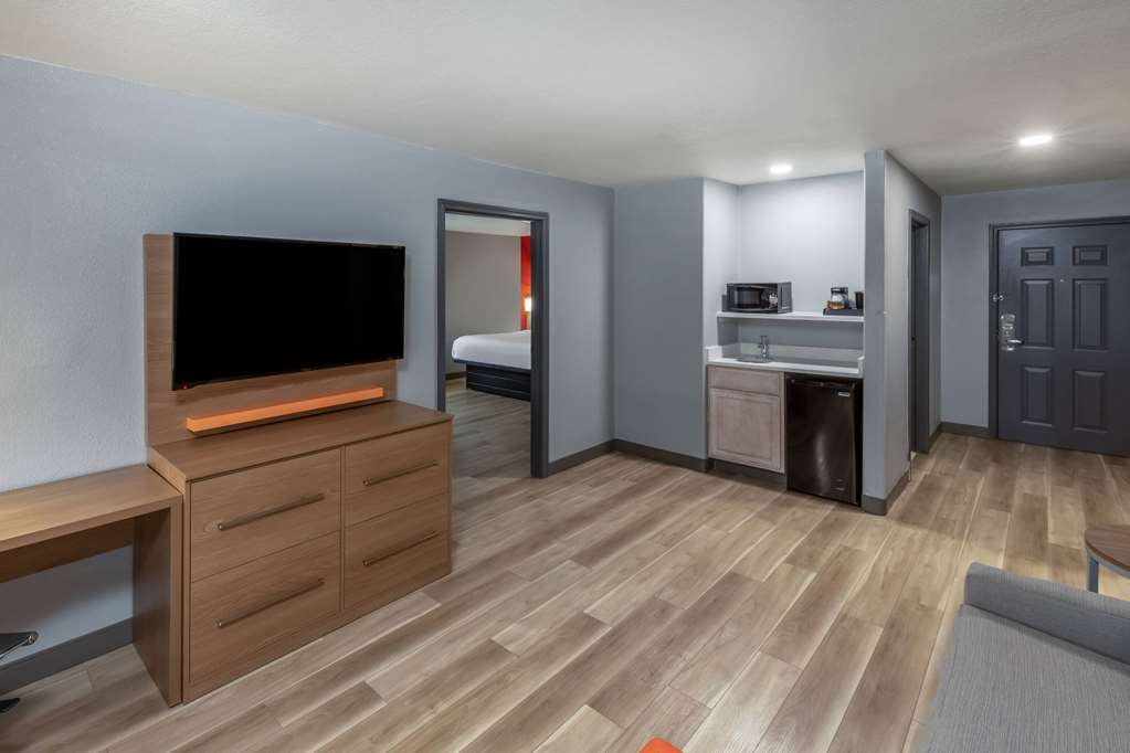 La Quinta Inn & Suites by Wyndham New Braunfels - photo 43