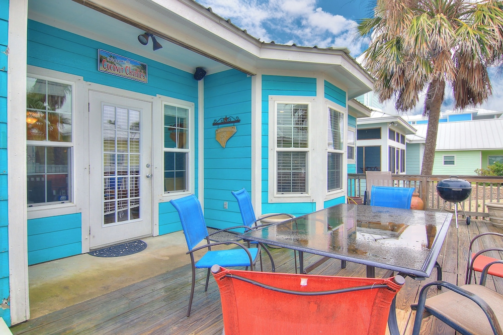 Coconut Charlie's by Silver Sands Vacation Rentals — 4-Star Luxury Hotel in Port Aransas, United States
