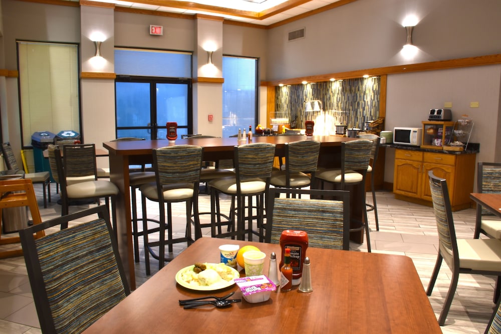 Greenstay Hotel & Suites - photo 39