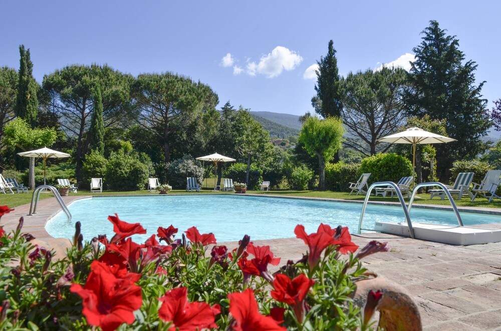 Residence Il Casale — 4-Star Luxury Hotel in Cortona, Italy