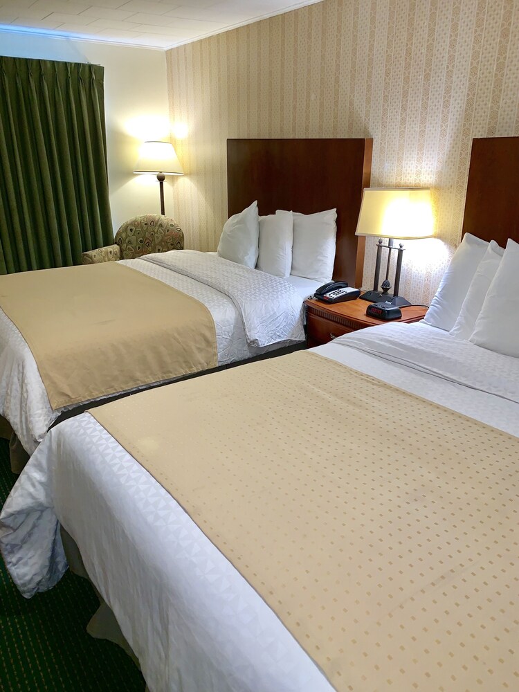 American Inn Lee - photo 9