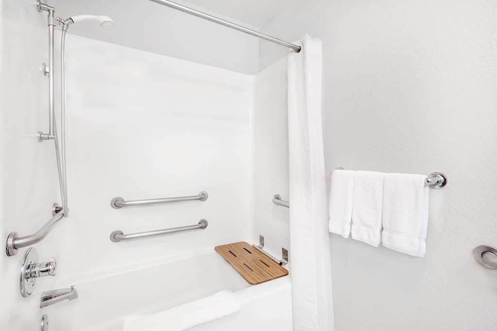 Microtel Inn & Suites by Wyndham Ames - photo 7