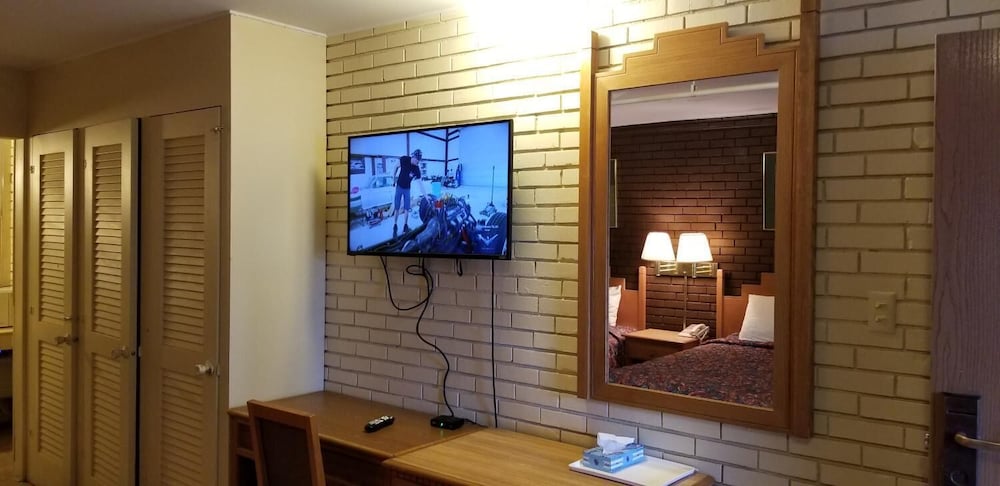 Americas Premier Inn - photo 6