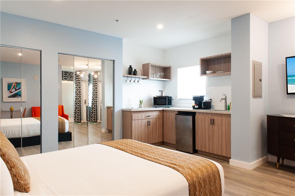 Oceanside Hotel and Suites - photo 9