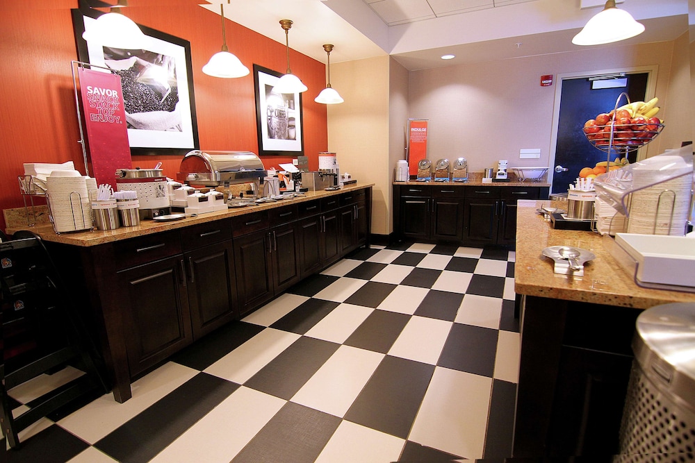 Hampton Inn & Suites Grand Forks - photo 26