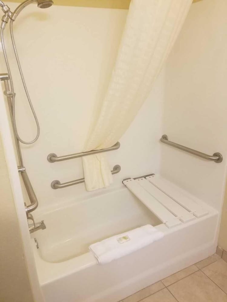 Cobblestone Inn & Suites Hartington - photo 21