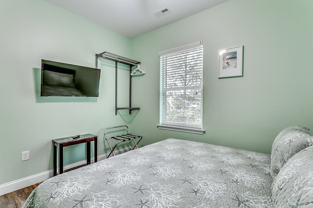 Together Resorts Cherry Grove Resort at 204 54th A - photo 2