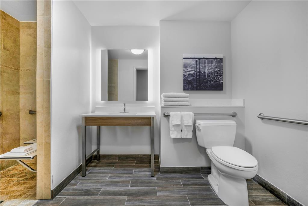 La Quinta Inn & Suites by Wyndham Twin Falls - photo 22