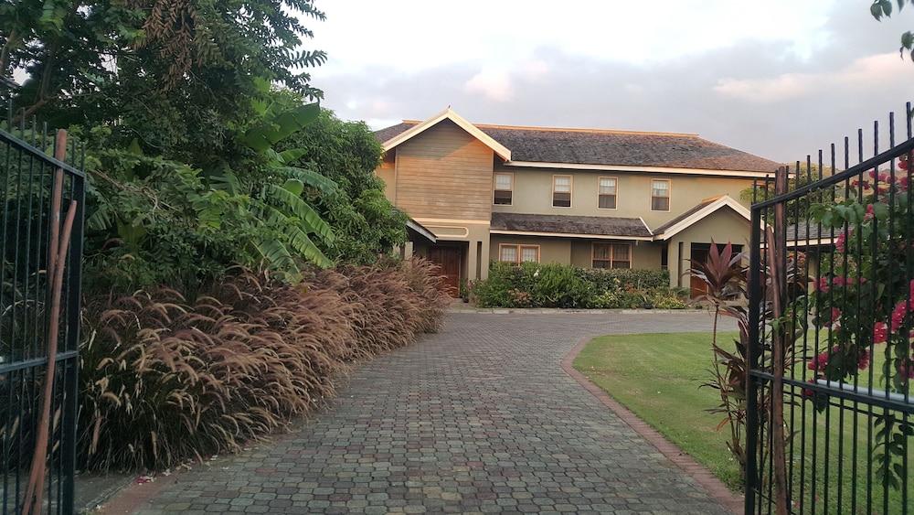 The Inn at 6 in Kingston, Jamaica