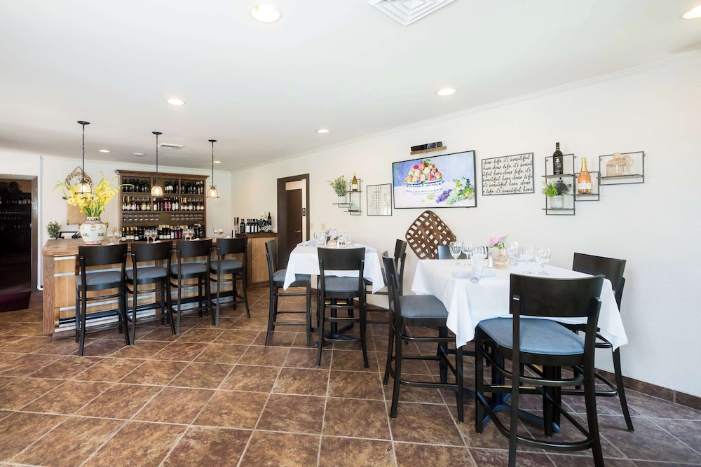 Hampton Inn and Suites Dobson - photo 35