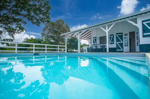 Magnifique villa avec piscine vue sur mer — 4-Star Luxury Hotel in Le Vauclin, Martinique