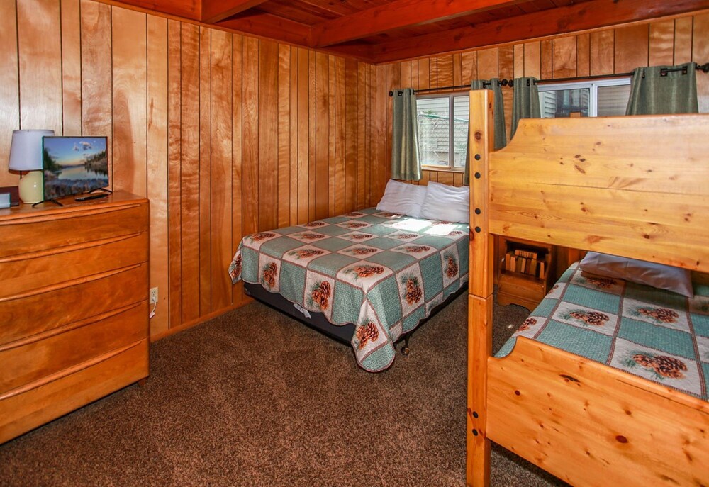 Rustic Vintage Lakefront — Big Bear Lake — photo 5
