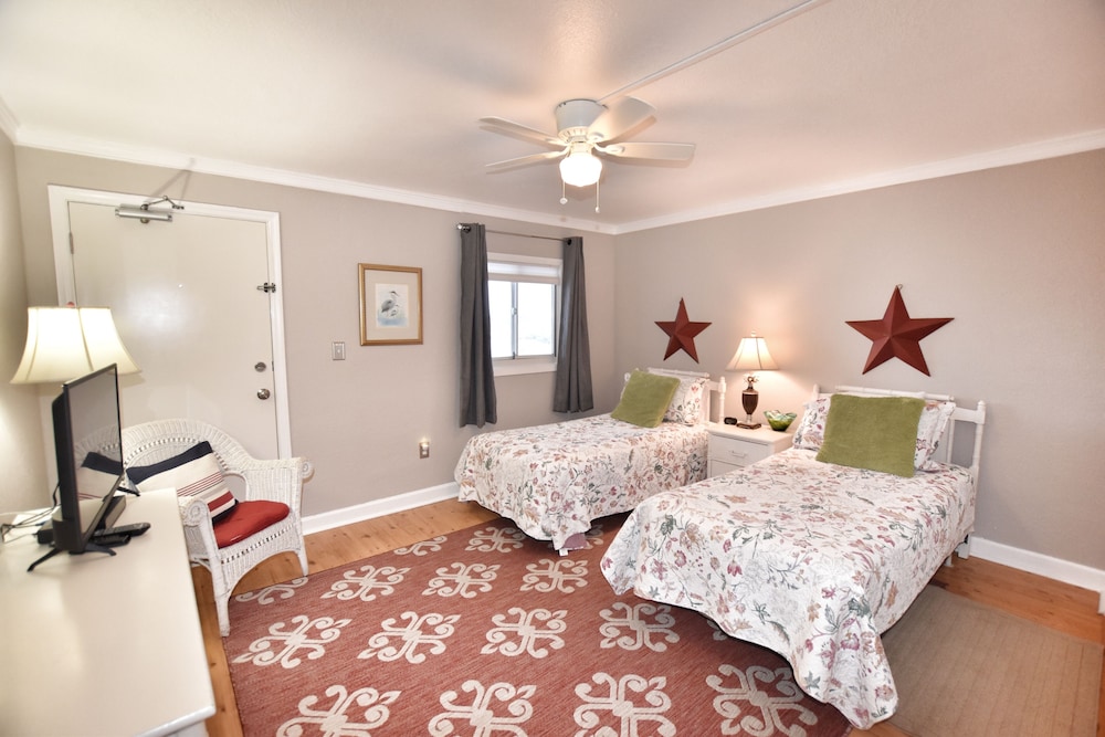 0401 Waters Edge Resort 3 Bedroom Condo by RedAwning - photo 11