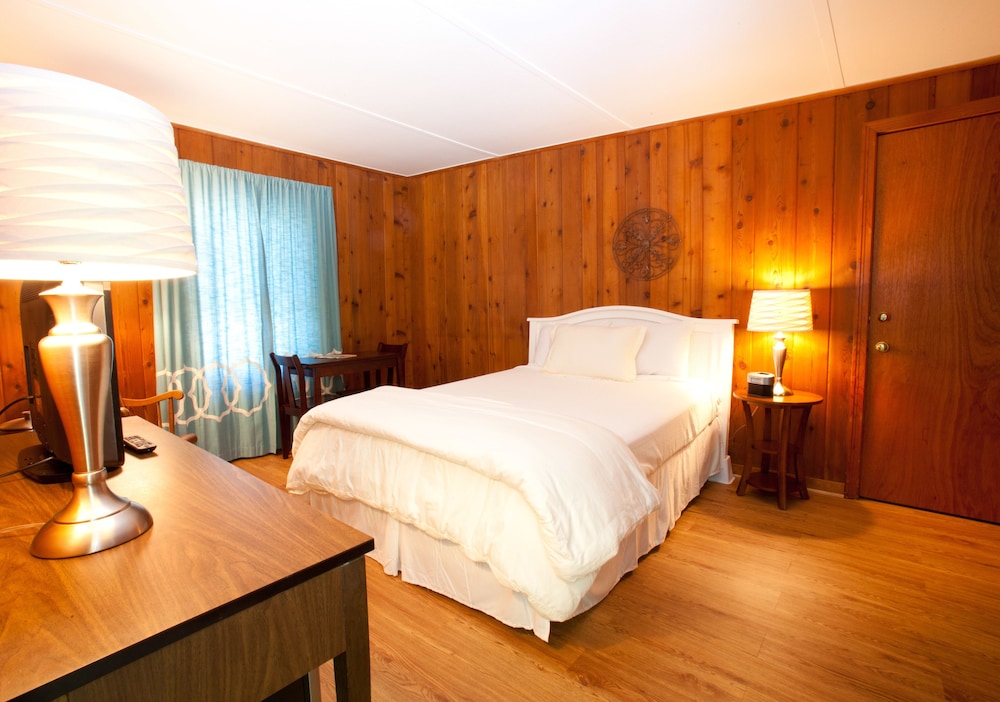 Whispering Winds Motel - photo 8