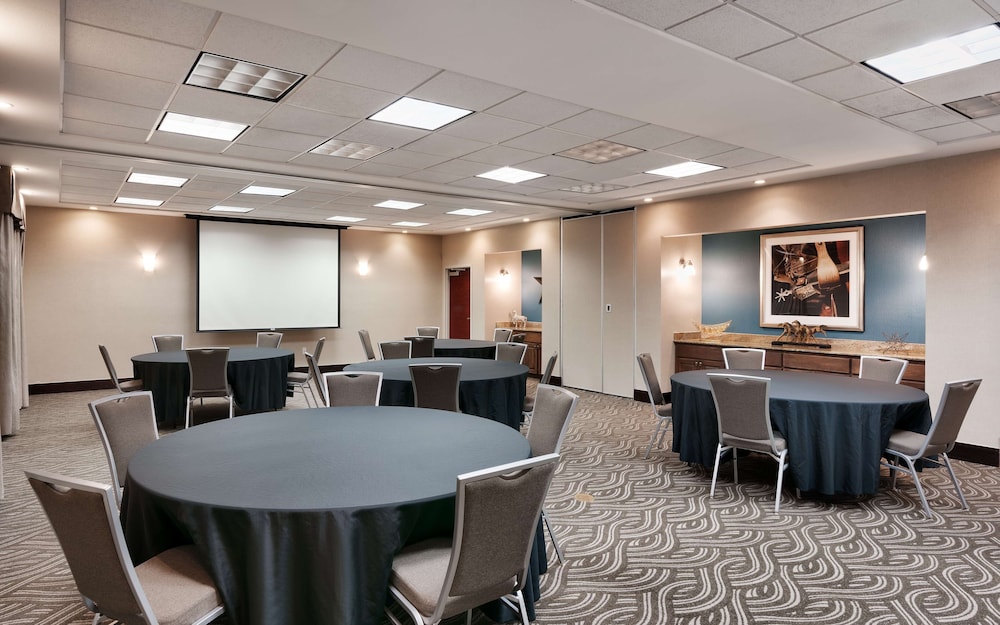 Hampton Inn & Suites Ft. Worth Burleson - photo 32