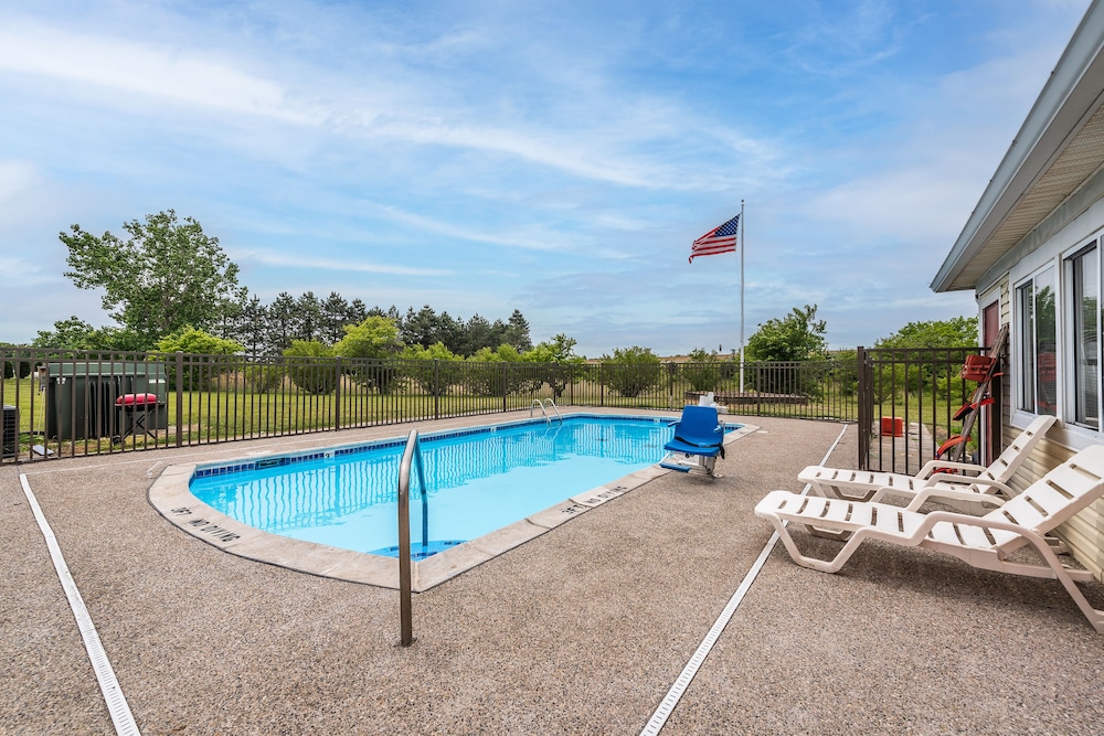 American Inn and Suites Dundee - photo 26