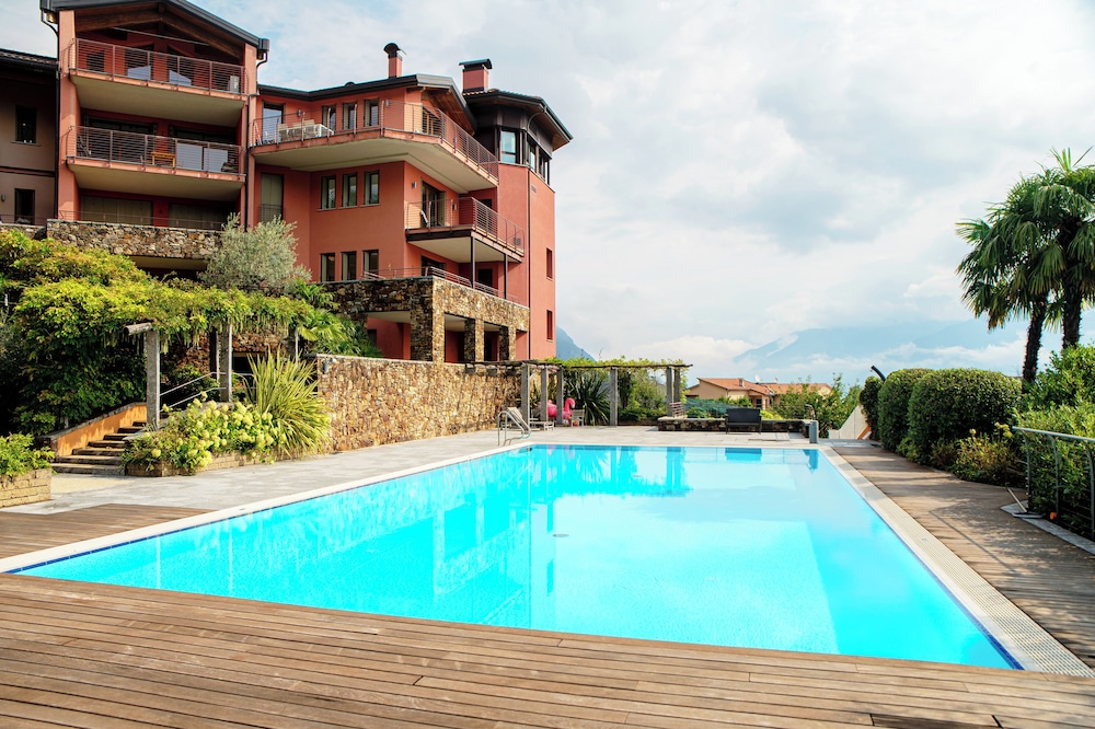 Menaggio Suites — 4-Star Luxury Hotel in Menaggio, Italy