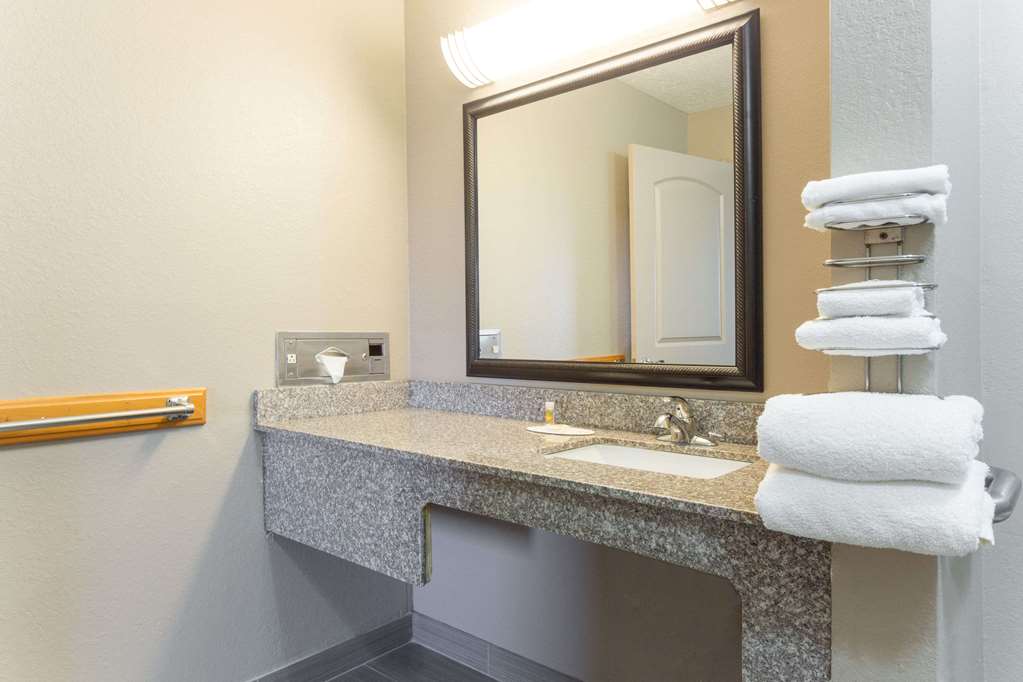 Days Inn by Wyndham Forest - photo 21