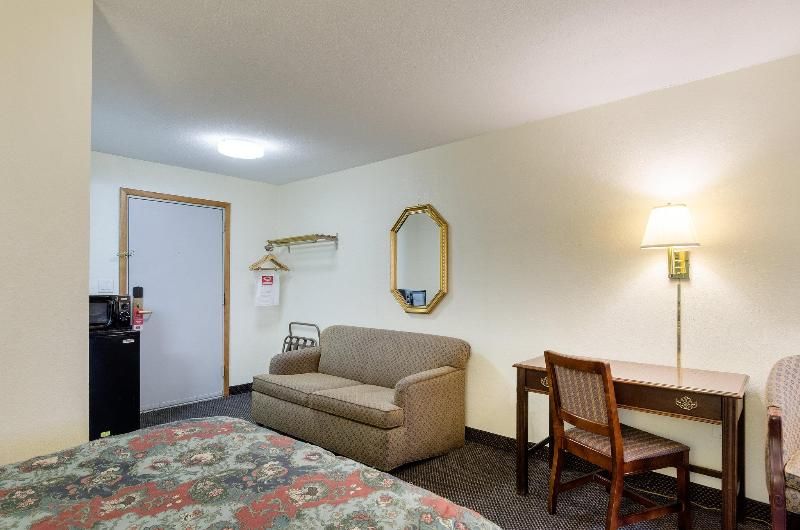 Red Roof Inn Sutton - photo 15
