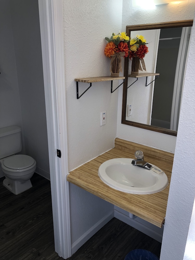 Brownsville Motel - photo 111