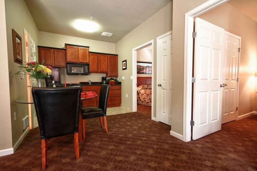 Stratford Suites - photo 10