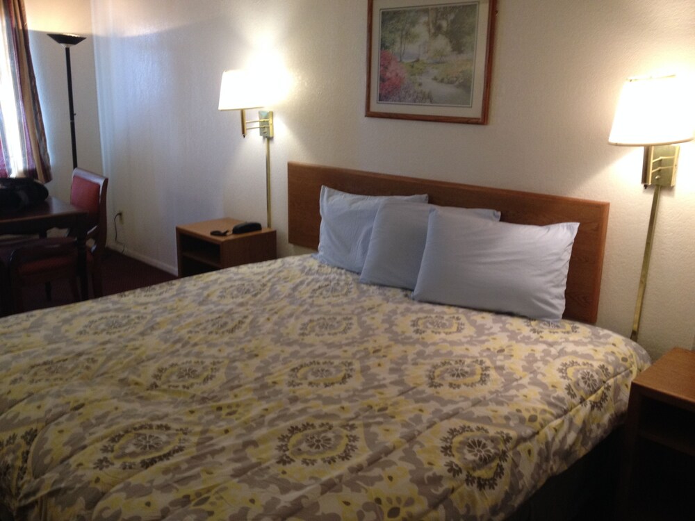 Crown Inn — Grand Prairie