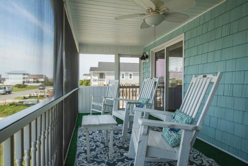 Sunkissed 2 by Oak Island Accommodations - photo 4
