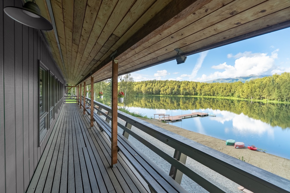 Meier Lake - carbon neutral hotel in Wasilla