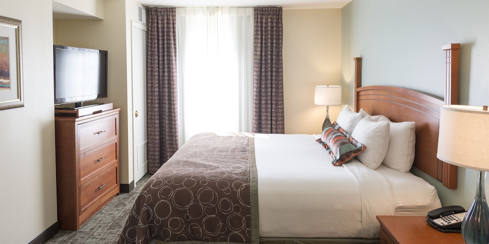 Staybridge Suites Fargo by IHG - photo 11