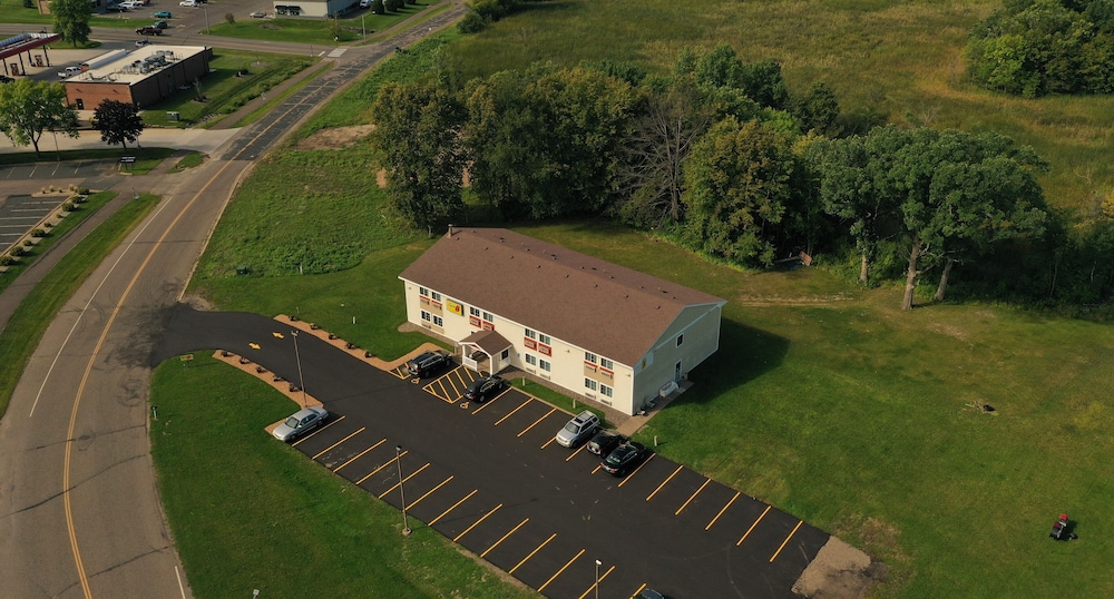 Super 8 by Wyndham Chisago City - photo 43