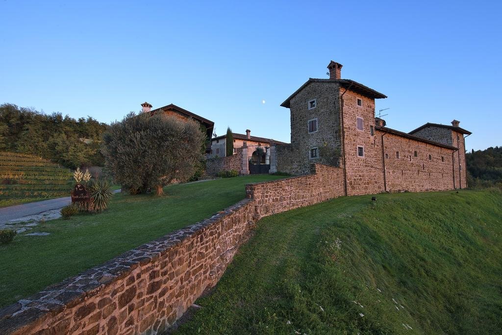 Agriturismo Ronchi Di Sant'Egidio — 4-Star Luxury Hotel in Manzano, Italy