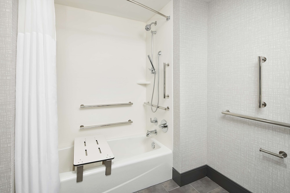 Hampton Inn & Suites Franklin Indianapolis - photo 22