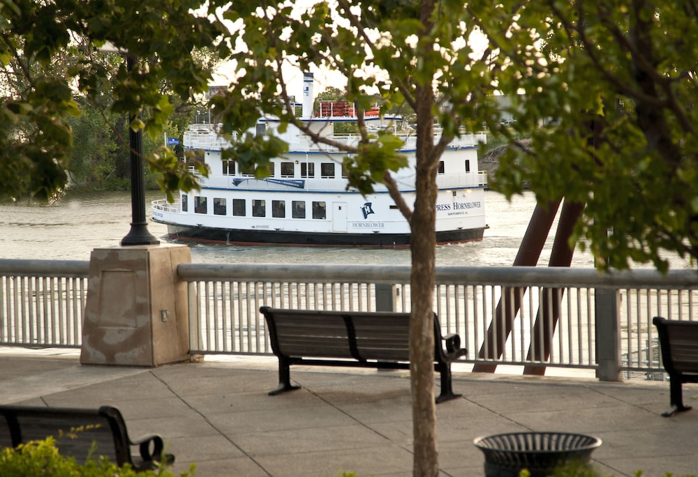 Embassy Suites by Hilton Sacramento Riverfront Promenade - photo 53