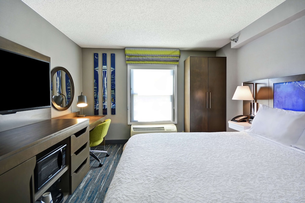 Hampton Inn Seattle Southcenter - photo 12