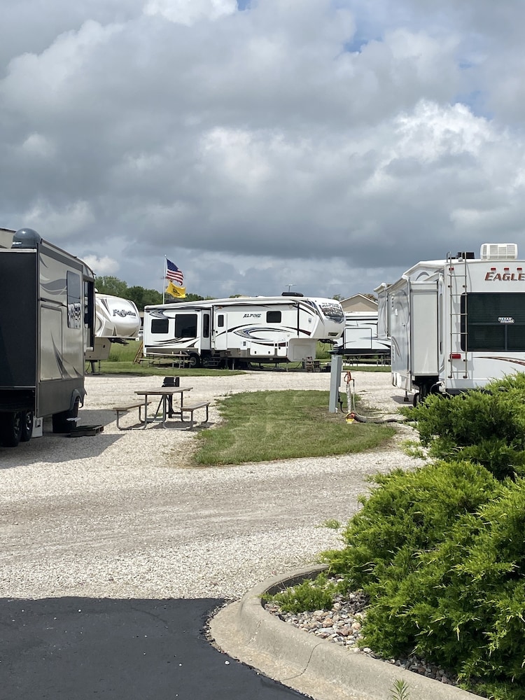 Garnett Hotel & RV Park - photo 35
