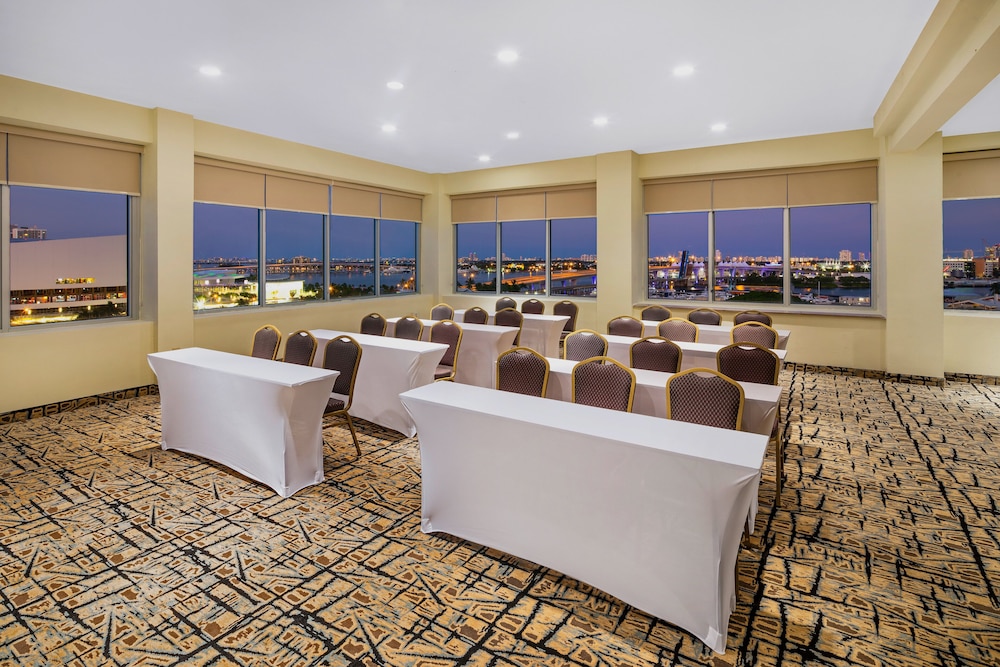 Holiday Inn Port of Miami Downtown Hotel - photo 52